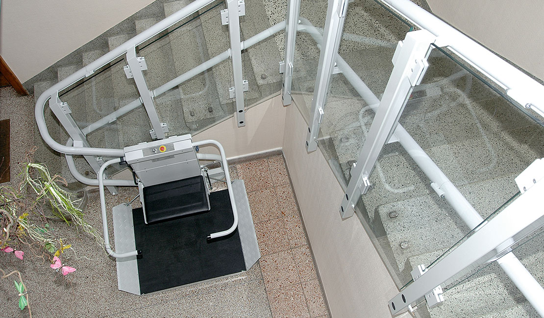 Anwendungsbeispiel für den Plattformtreppenlift OMEGA im Innenbereich